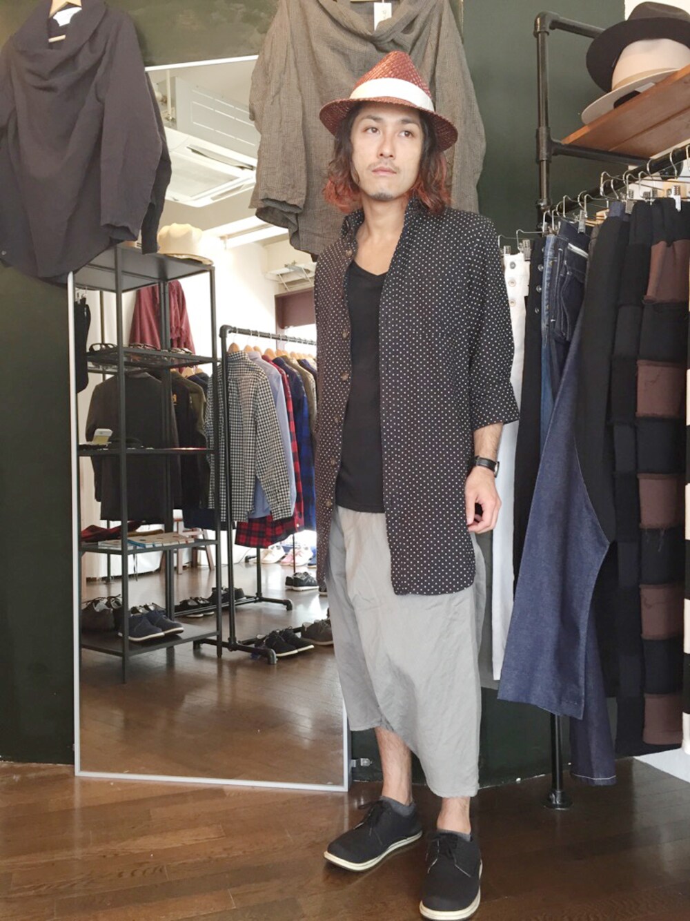 「ビッグシルエット、ドット、ハット、サルエルパンツ、ロングシャツ、仙台、クロップドパンツ、ストローハット、麦わら帽子、無地T」｜「SpiralgardenのKENMA（ハット、レッド系）」を使った、yusuke kanekoさん（メンズ・168cm）の春コーディネートの1枚目の写真