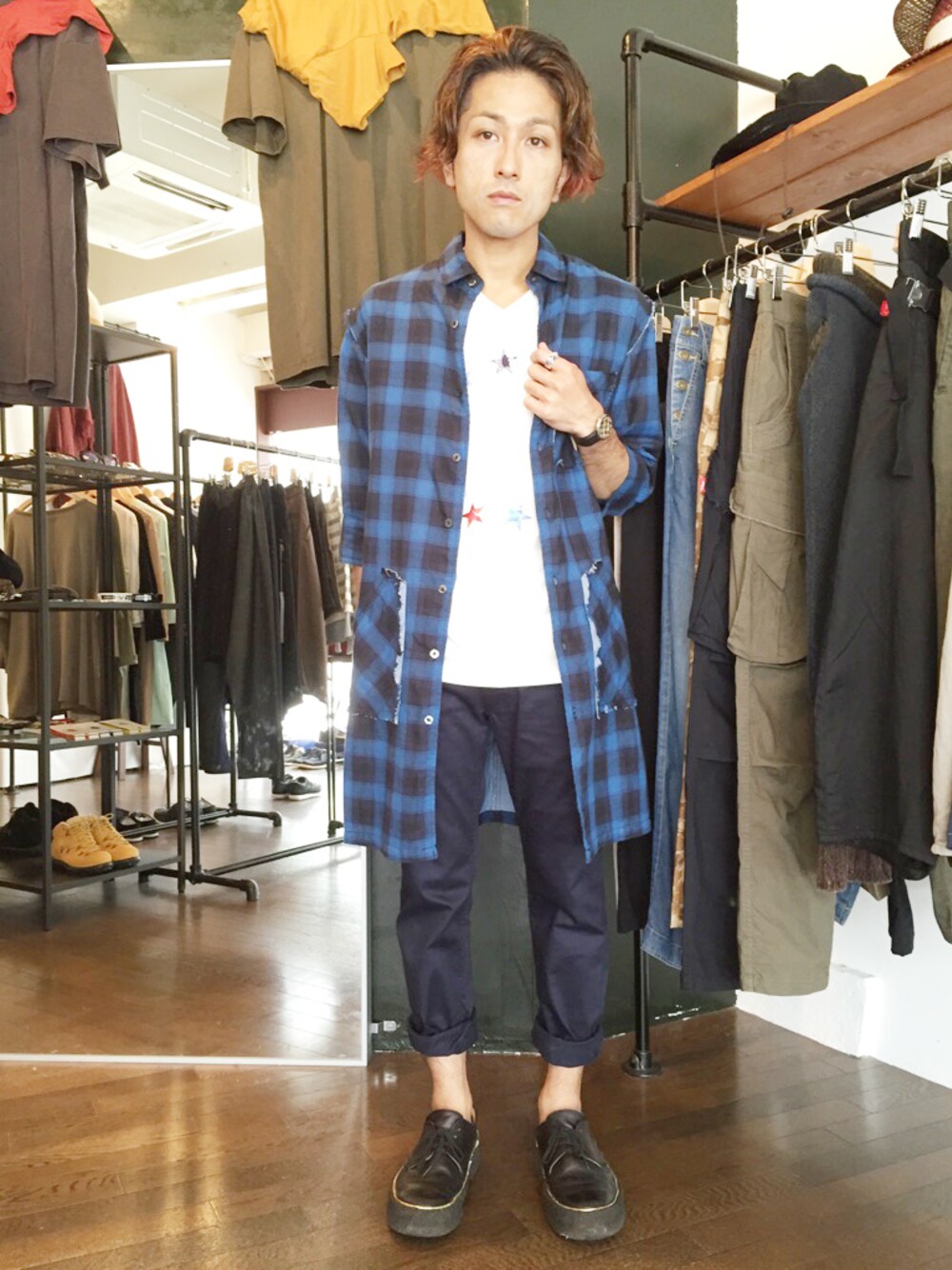 「チェックシャツ、ブルー、夏、ネイビー、ロングシャツ、仙台、青、ロールアップ、シャツスタイル、白Tシャツ」｜「VIRGOwearworksのGauze check long shirts（シャツ/ブラウス、ブルー系）」を使った、yusuke kanekoさん（メンズ・168cm）の夏コーディネートの1枚目の写真