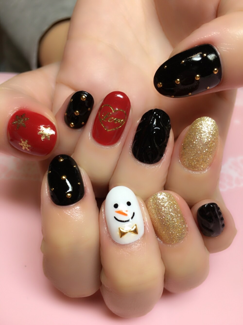 「ネイル、ジェルネイル、クリスマス、クリスマスネイル、ボルドー、ゴールド、ブラック、スタッズ、雪だるま、冬」｜「ネイル（ハンドケア/ハンドクリーム、ホワイト系）」を使った、はーちゃんさん（レディース・162cm）の冬コーディネートの1枚目の写真