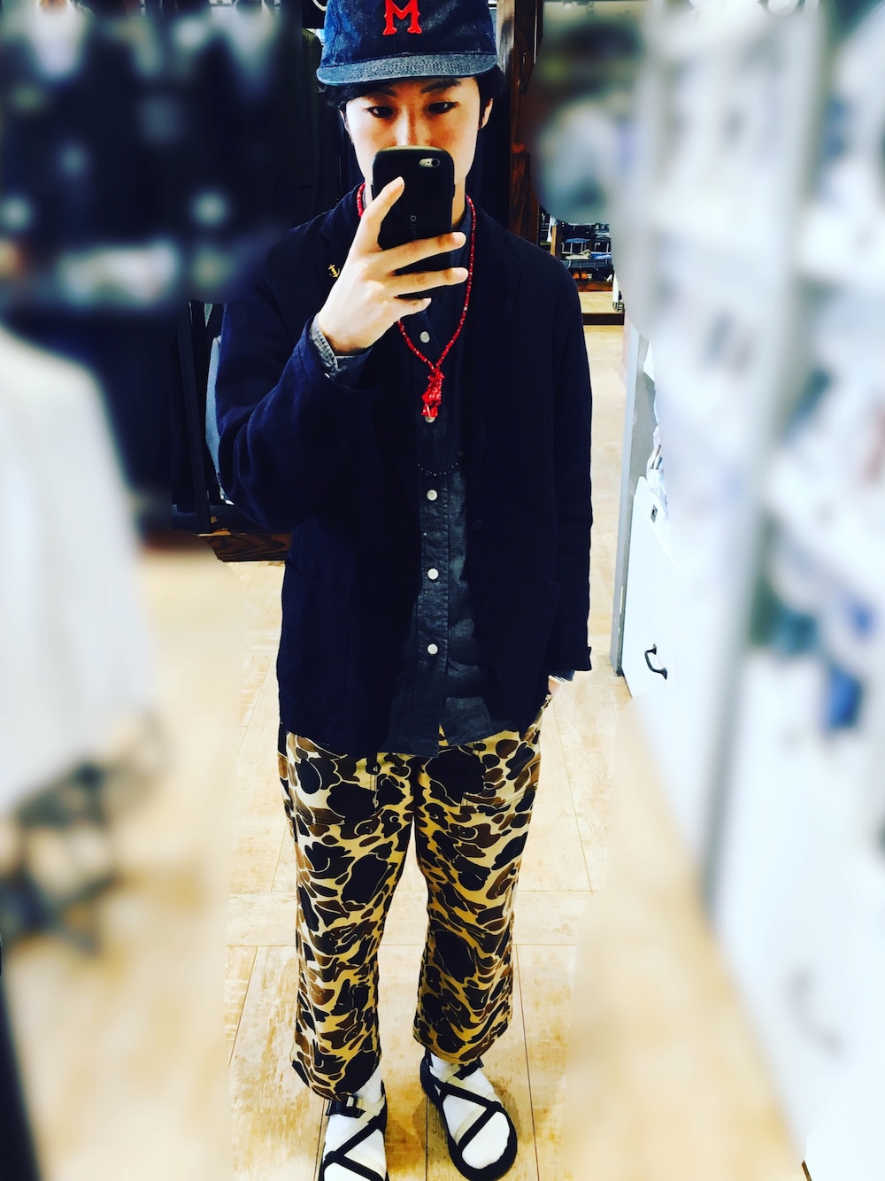 「COMOLIのアイテム（テーラードジャケット、ブルー系）」を使った、T.karasawaさん（メンズ・171cm）の春コーディネートの1枚目の写真