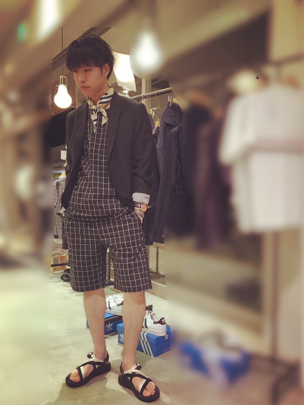「UNION STATIONのアイテム（テーラードジャケット、ブラック系）」を使った、T.karasawaさん（メンズ・171cm）の春コーディネートの1枚目の写真