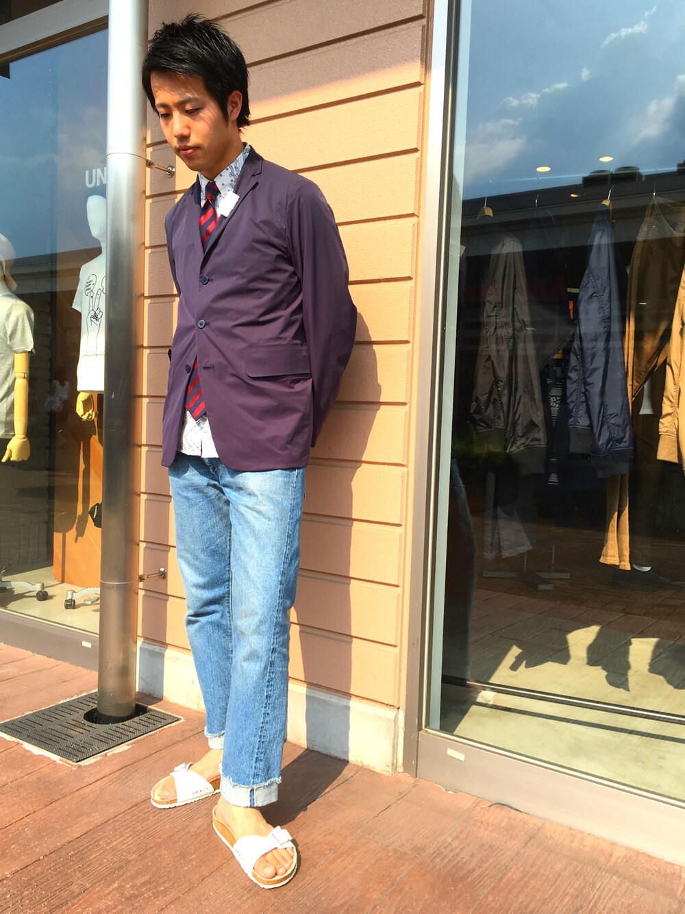 「DESCENTE PAUSEのアイテム（ナイロンジャケット、パープル系）」を使った、T.karasawaさん（メンズ・171cm）の夏コーディネートの1枚目の写真