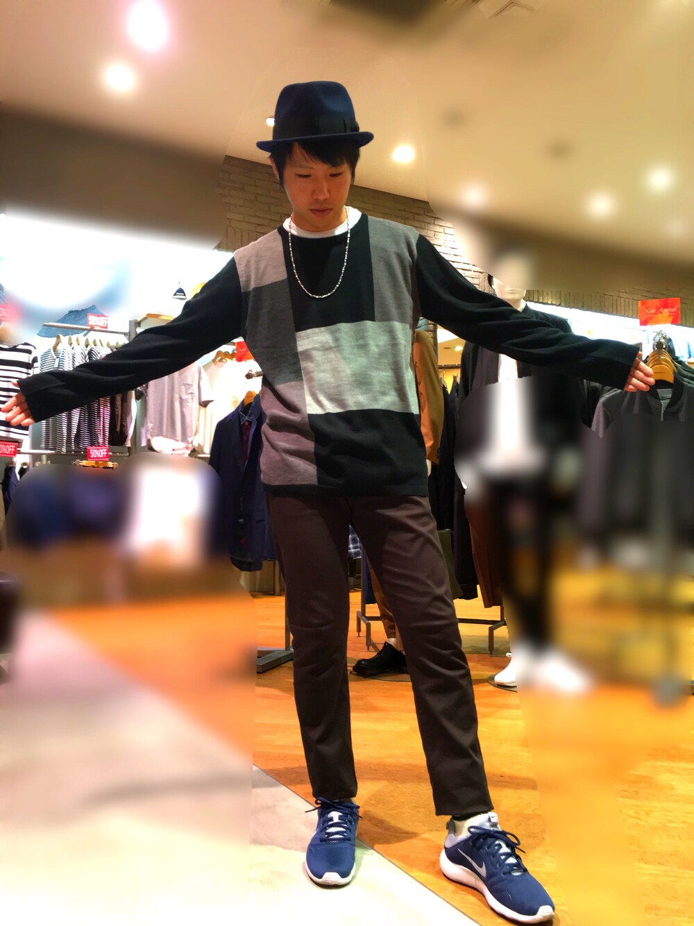 「UNION STATIONのアイテム（Tシャツ/カットソー、ブラック系）」を使った、T.karasawaさん（メンズ・171cm）の夏コーディネートの1枚目の写真