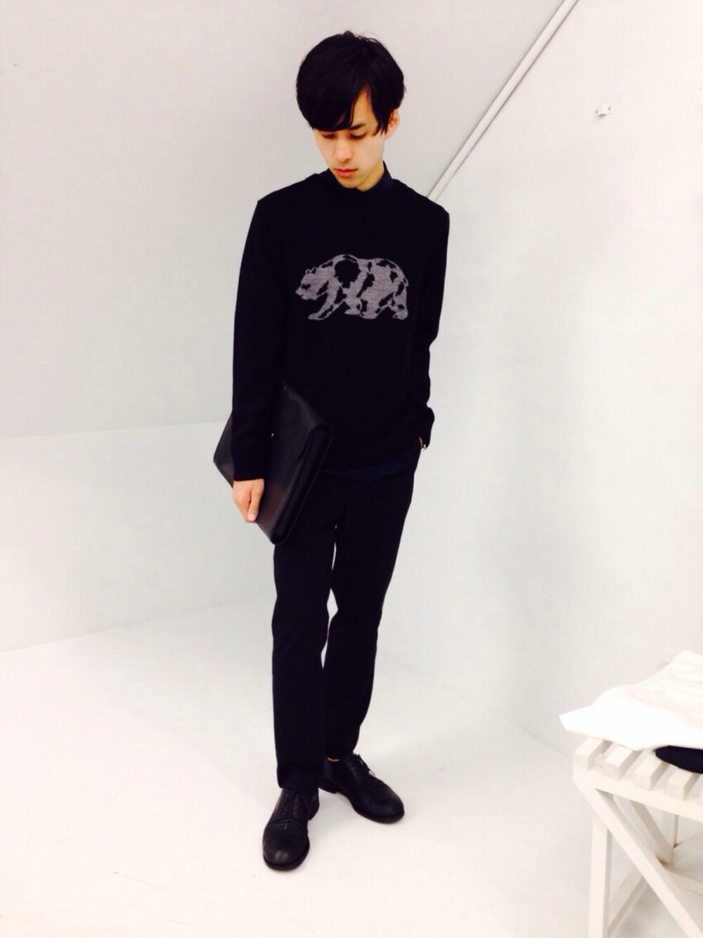 「STUDIOUS、STUDIOUS南堀江、White Mountaineering、08sircus、soe」｜「WHITE MOUNTAINEERINGのアイテム（ニット/セーター、ブラック系）」を使った、竹内 孜介さん（メンズ・171cm）の夏コーディネートの1枚目の写真