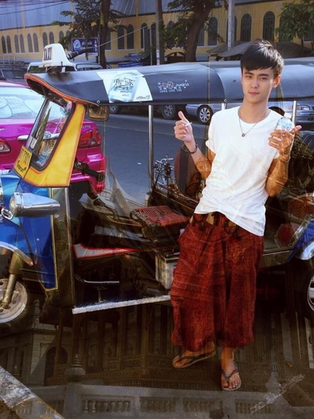 「Taiwan、Thailand、UNIQLO、havaianas、vintage、old school」｜「UNIQLOのアイテム（Tシャツ/カットソー、ホワイト系）」を使った、yoyoさん（メンズ・172cm）の秋コーディネートの1枚目の写真