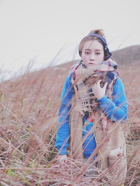 「blue」｜「アイテム（ヘアアクセサリー）」を使った、HANA TAMさん（レディース・158cm）の冬コーディネート