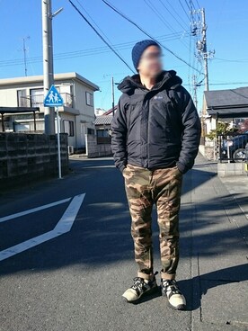 「カモフラパンツ」｜「アイテム（ナイロンジャケット）」を使った、カホンさん（メンズ・169cm）の冬コーディネート