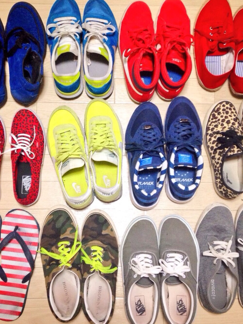 「NIKE、NIKE AIR MAX、US VANS、VANS、迷彩」｜「NIKEのアイテム（スニーカー、イエロー系）」を使った、JOEさん（メンズ・175cm）の秋コーディネートの1枚目の写真