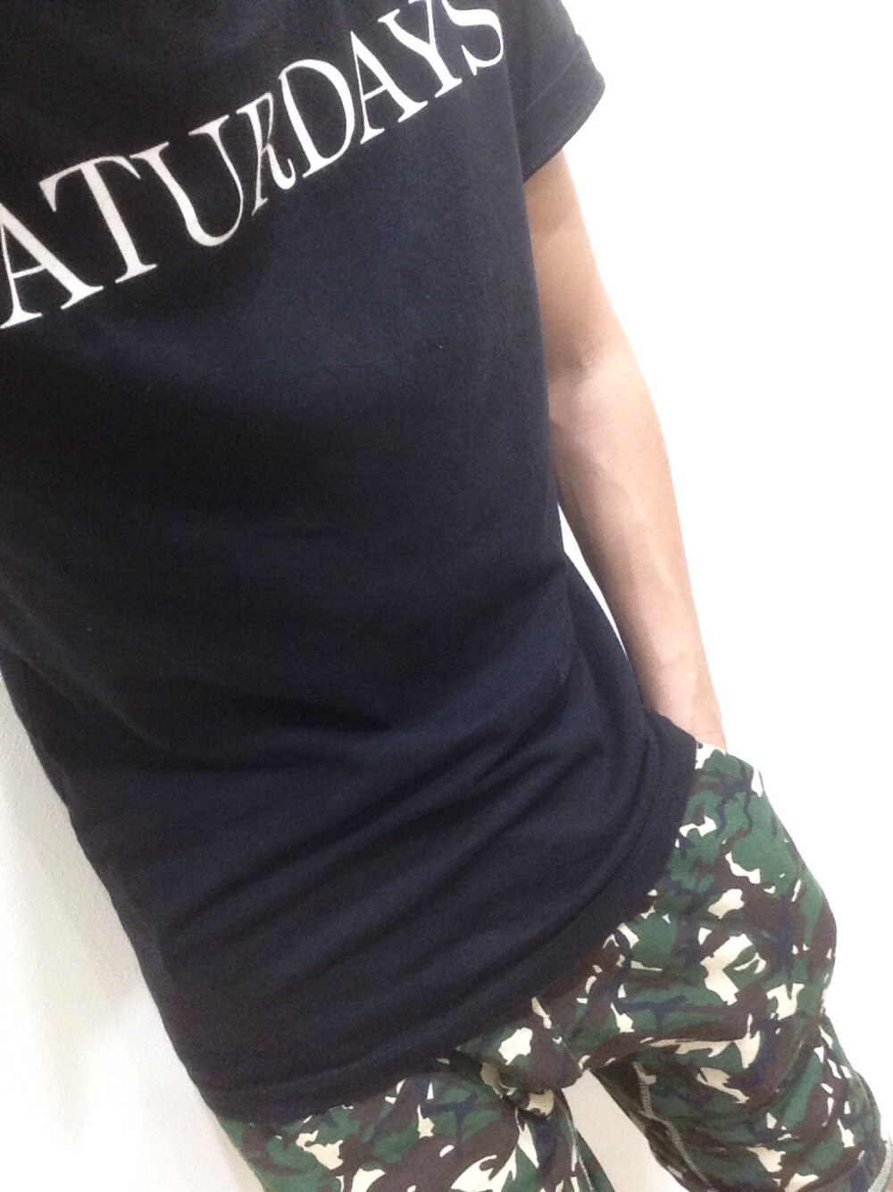 「Saturdays NYCのアイテム（Tシャツ/カットソー、ブラック系）」を使った、JOEさん（メンズ・175cm）の夏コーディネートの1枚目の写真
