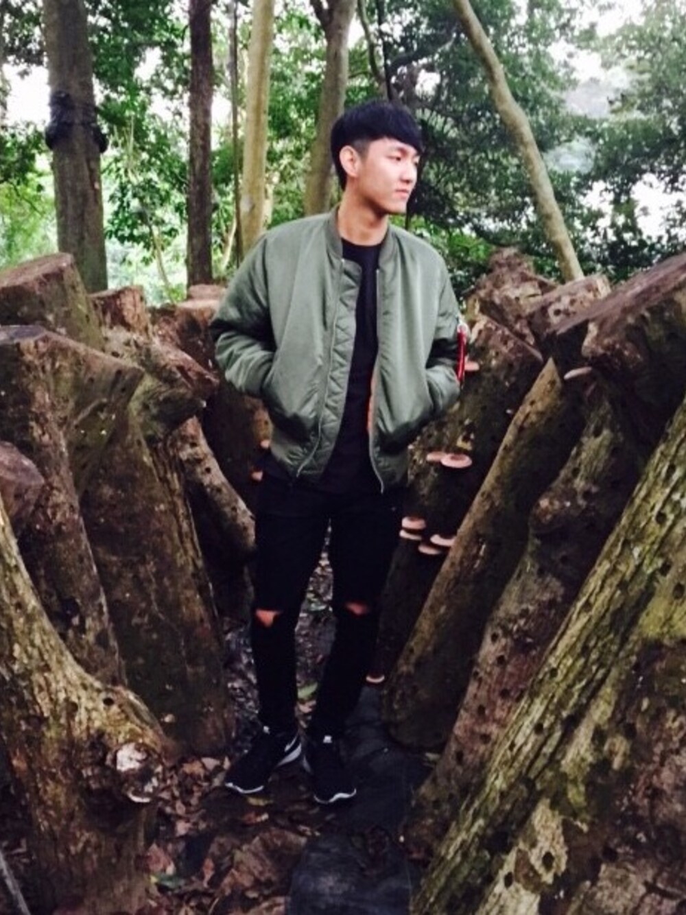 「alpha、alphaindustries、NIKE、lunar、black、supreme、Hanes」｜「Alpha IndustriesのAlpha Industries MA1 Jacket - Green（トップス、グリーン系）」を使った、abcDさん（メンズ・180cm）の冬コーディネートの1枚目の写真
