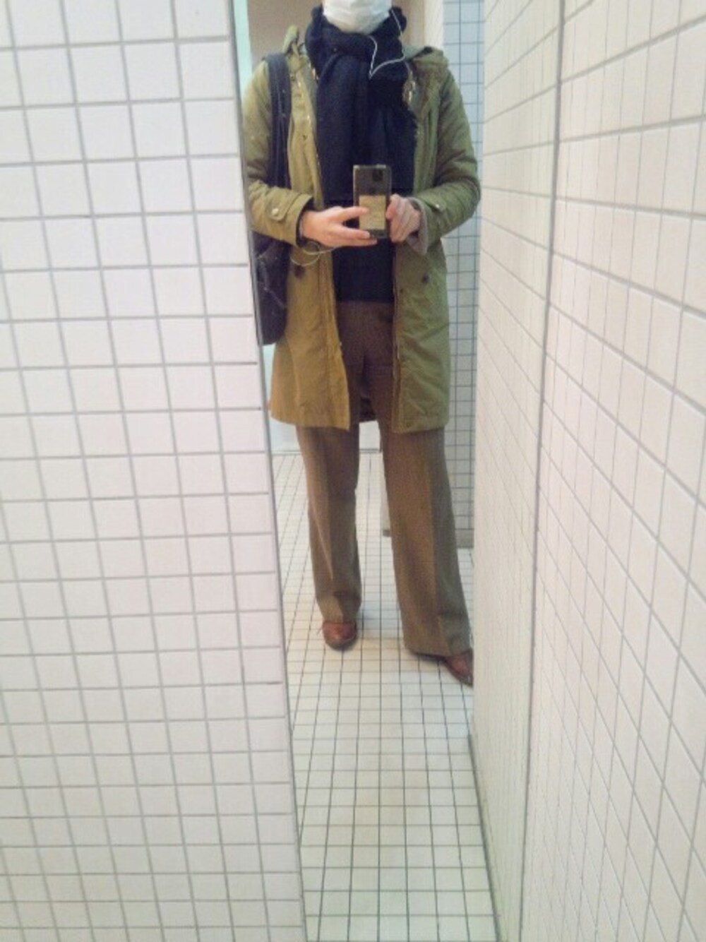 「モッズコート、ストライプパンツ、ストール」｜「note et silence のweather cloth fooded coat（モッズコート、グリーン系）」を使った、おけいさん（レディース・173cm）の冬コーディネートの1枚目の写真