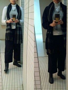 「白×グレー×黒」｜おけいさん（レディース・173cm）の冬コーディネート