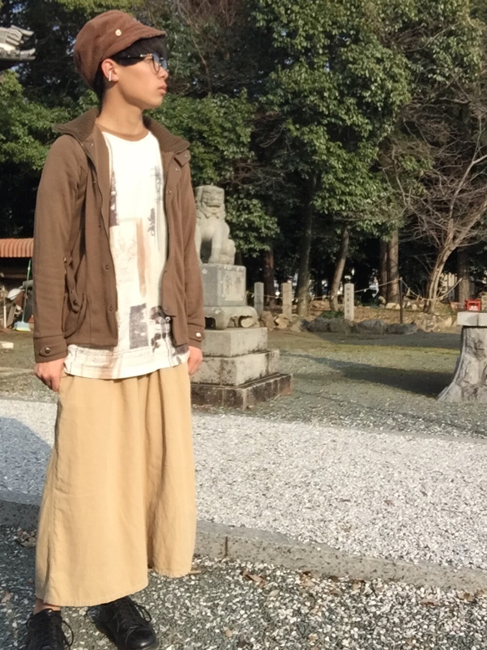 「アースカラー、春、革靴、イメチェン」｜「Dr. Martensのアイテム（シューズ、ブラック系）」を使った、のこくん。さん（メンズ・183cm）の春コーディネートの1枚目の写真