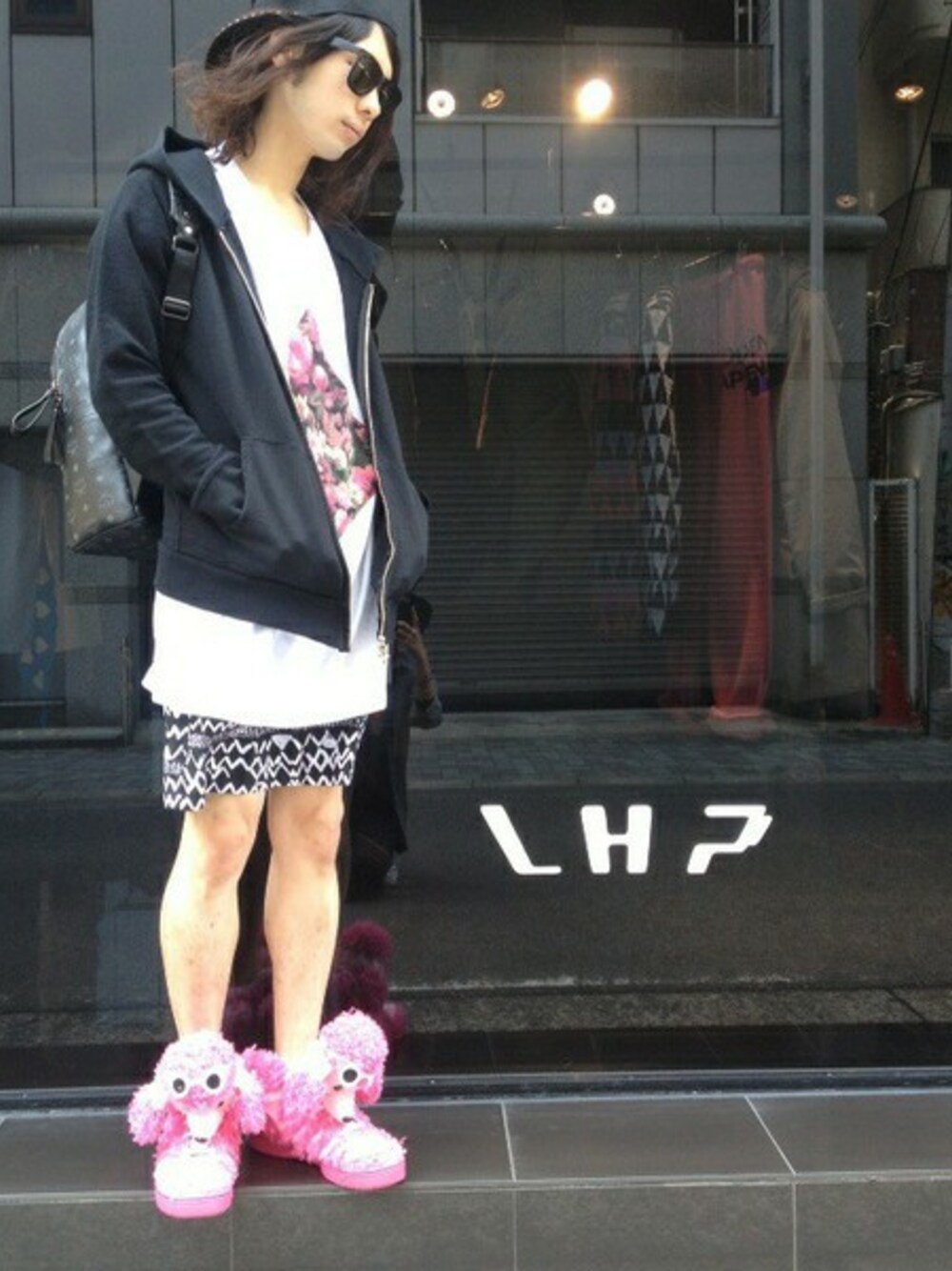 「L.H.PのLHP/ｴﾙｴｲﾁﾋﾟｰ/ﾊﾟｲﾙ切り替えPK（パーカー、ブラック系）」を使った、shintaro itoさん（メンズ・173cm）の春コーディネートの1枚目の写真