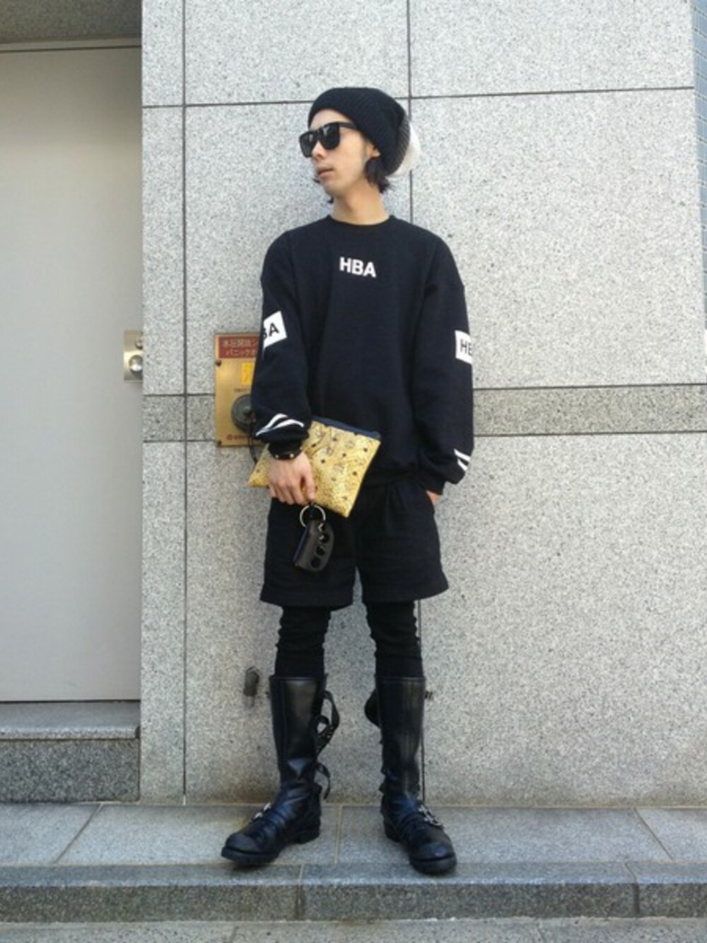 「MCMのLHP/ｴﾙｴｲﾁﾋﾟｰ/MCM/エムシーエム/POUCH MEDIUM（ポーチ、イエロー系）」を使った、shintaro itoさん（メンズ・173cm）の秋コーディネートの1枚目の写真