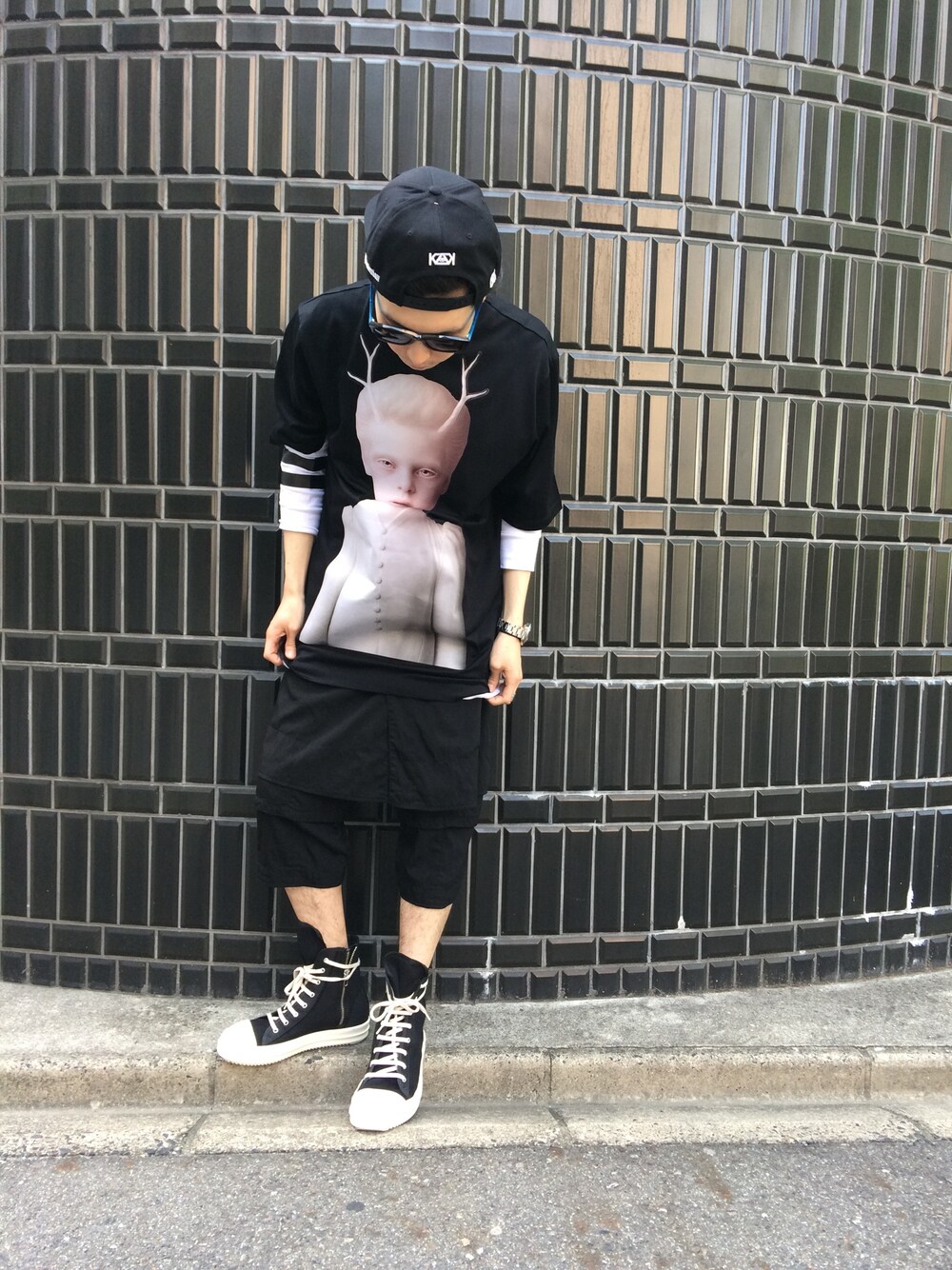 「JUUN.J、ストリートMIX、dope、バスケシューズ」｜「L.H.PのLHP/エルエイチピー/DRK　SHDW/ダークシャドウ/RAMONES　SNEAKER（スニーカー、ブラック系）」を使った、shintaro itoさん（メンズ・173cm）の春コーディネートの1枚目の写真