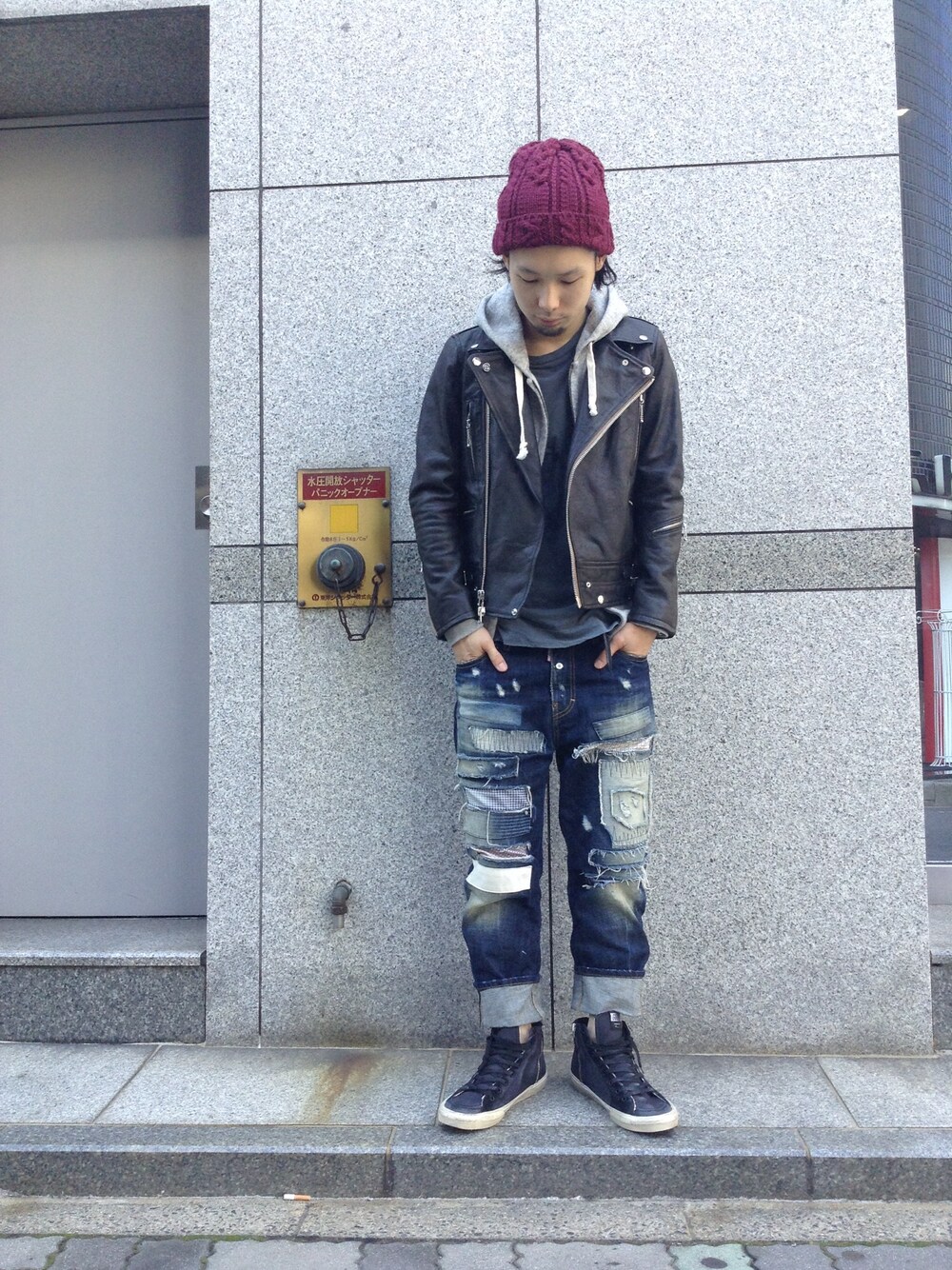 「黒スニーカー、ライダース、DSQUARED2、GOLDEN GOOSE、LHP」｜「SEVESKIGのSEVESKIG/セヴシグ/別注　W-RIDERSE　JACKET　BLACK（ライダースジャケット、ブラック系）」を使った、shintaro itoさん（メンズ・173cm）の秋コーディネートの1枚目の写真