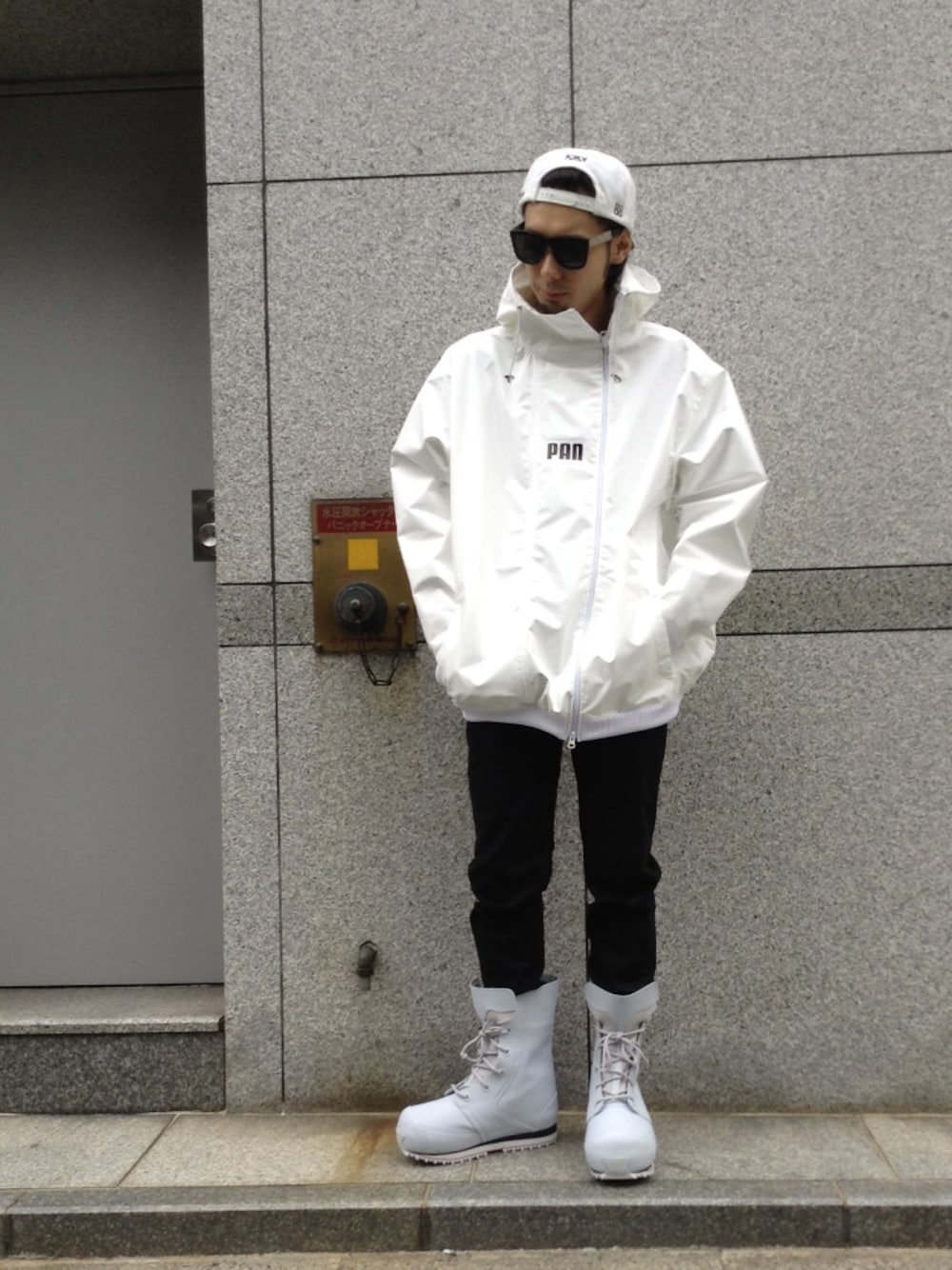 「RAF SIMONS、PLASTIC TOKYO、ストリート、L.H.P」｜「L.H.PのLHP/エルエイチピー/KaneZ/ケインズ/Little Janeiro（キャップ、ホワイト系）」を使った、shintaro itoさん（メンズ・173cm）の秋コーディネートの1枚目の写真