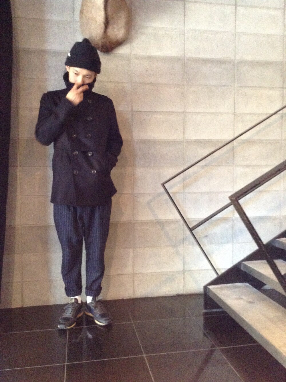 「ピーコート、UMIT BENAN、valentino」｜「L.H.PのLHP/エルエイチピー/BALABUSHKA/バラブシュカ/Knit Beanie（ニットキャップ/ビーニー、ブラック系）」を使った、shintaro itoさん（メンズ・173cm）の秋コーディネートの1枚目の写真