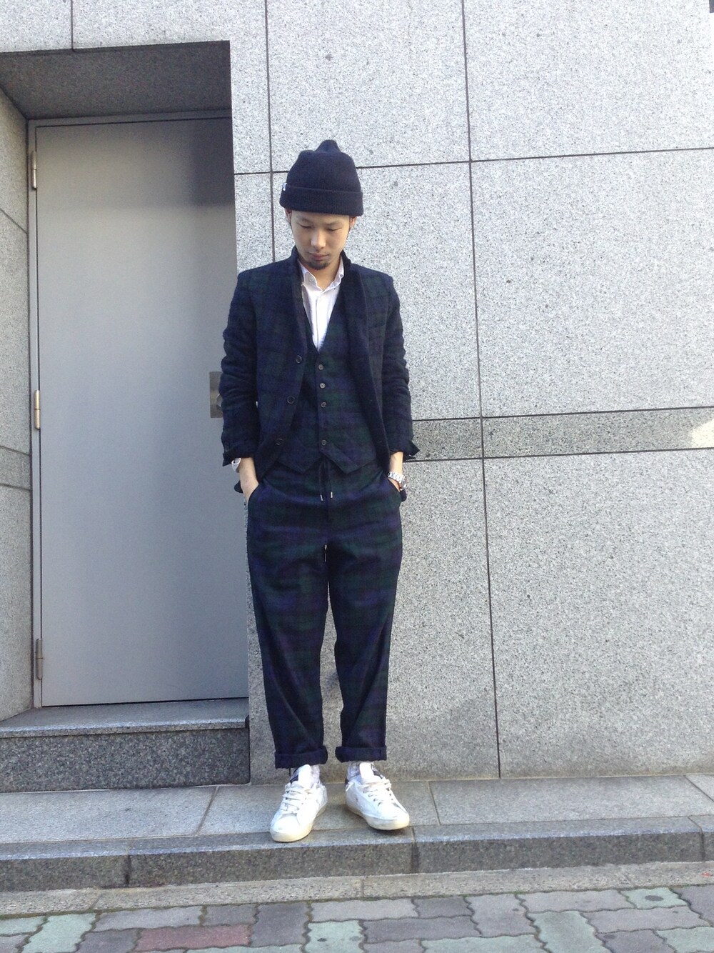 「スーツスタイル、GOLDEN GOOSE、Todd Snyder、LHP、チェック」｜「L.H.PのLHP/エルエイチピー/BALABUSHKA/バラブシュカ/Knit Beanie（ニットキャップ/ビーニー、ブラック系）」を使った、shintaro itoさん（メンズ・173cm）の冬コーディネートの1枚目の写真
