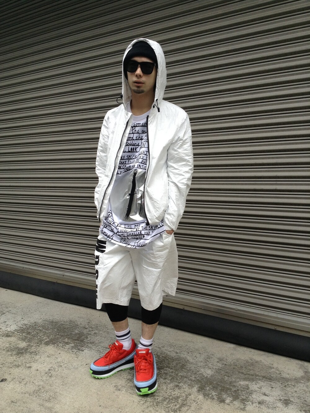 「スケータースタイル、ジャージ、ビッグシルエット、ゆったりコーデ、JUUN.J、MSGM、rafsimons×adidas、ストリート」｜「L.H.PのLHP/エルエイチピー/BALABUSHKA/バラブシュカ/Knit Beanie（ニットキャップ/ビーニー、ブラック系）」を使った、shintaro itoさん（メンズ・173cm）の冬コーディネートの1枚目の写真