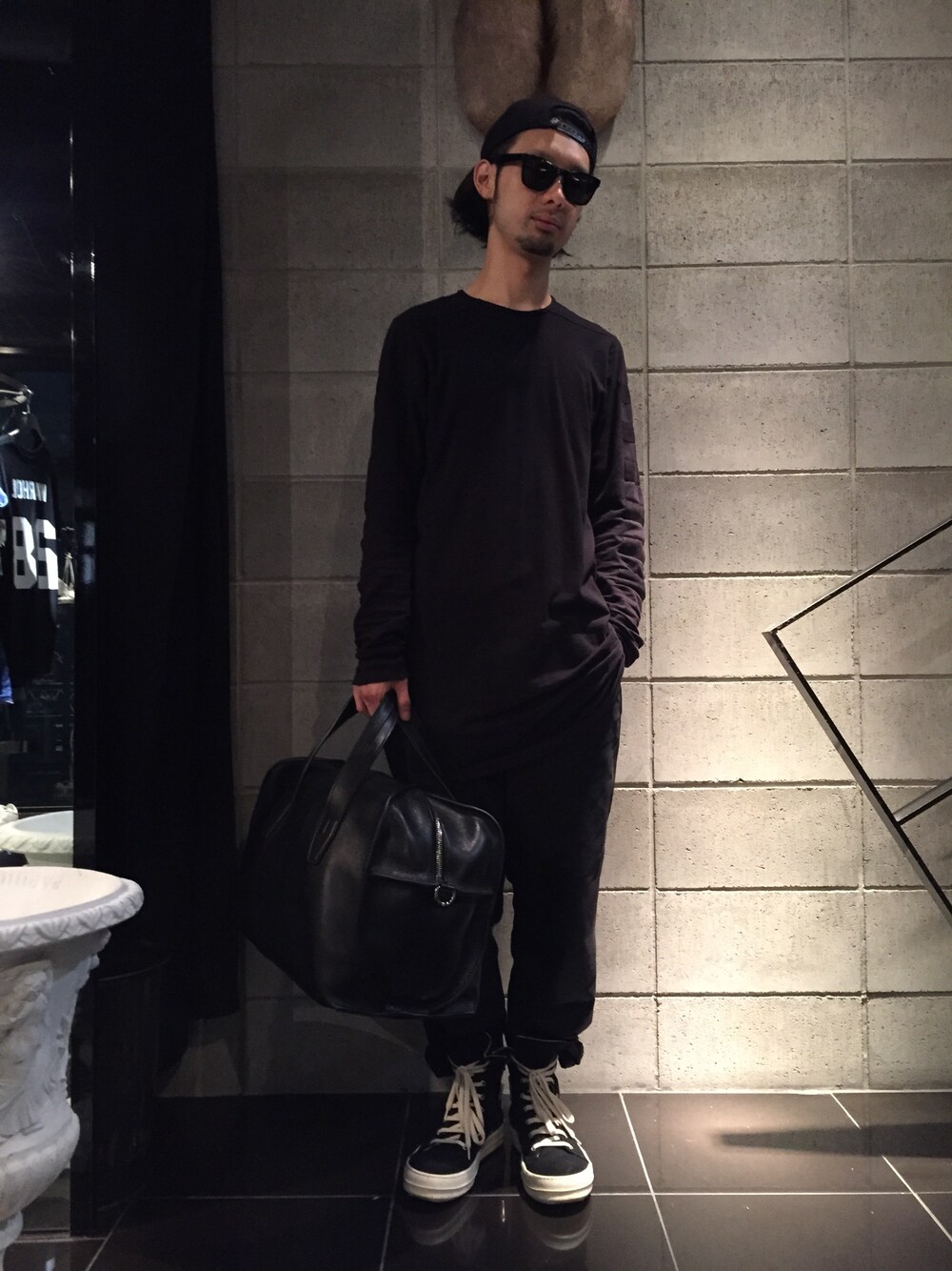 「drkshdw、Alexander Wang、CHMPGN、GOLDEN GOOSE、イージーパンツ、ストリート、モード」｜「L.H.PのLHP/エルエイチピー/CHMPGN/シャンパン・シャンペン/CHMPGN　CLASSIC BLACK×WHITE（キャップ、ブラック系）」を使った、shintaro itoさん（メンズ・173cm）の夏コーディネートの1枚目の写真