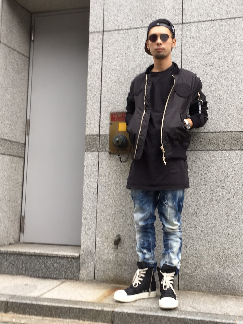 「LHP、CHMPGN、drkshdw、DSQUARED2、ストリート、A.D.S.R.、デニム」｜「L.H.PのLHP/エルエイチピー/CHMPGN/シャンパン・シャンペン/CHMPGN　CLASSIC BLACK×WHITE（キャップ、ブラック系）」を使った、shintaro itoさん（メンズ・173cm）の秋コーディネートの1枚目の写真