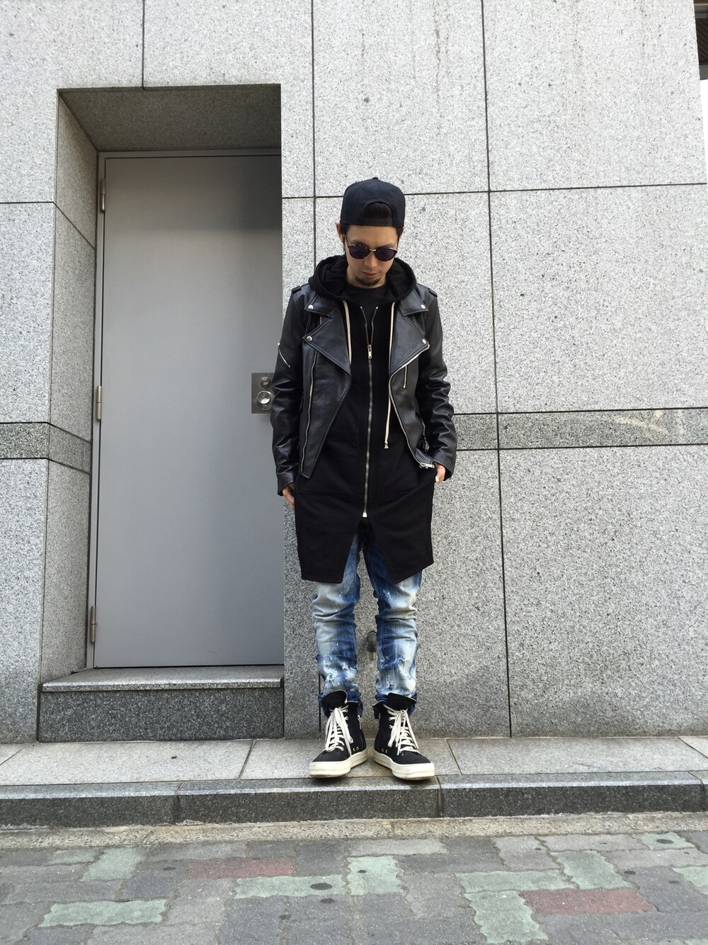 「LHP、GOLDEN GOOSE、drkshdw、DSQUARED2、ストリート、レザージャケット、秋のコーデ」｜「DRKSHDW by RICK OWENSのアイテム（スニーカー、ブラック系）」を使った、shintaro itoさん（メンズ・173cm）の秋コーディネートの1枚目の写真