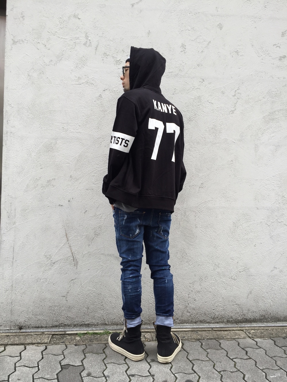 「ブラック、LHP、drkshdw、デニムパンツ、クラッシュデニム、DSQUARED2、スケータースタイル、LES (ART)ISTS、秋冬」｜「DRKSHDW by RICK OWENSのアイテム（スニーカー、ブラック系）」を使った、shintaro itoさん（メンズ・173cm）の秋コーディネートの1枚目の写真
