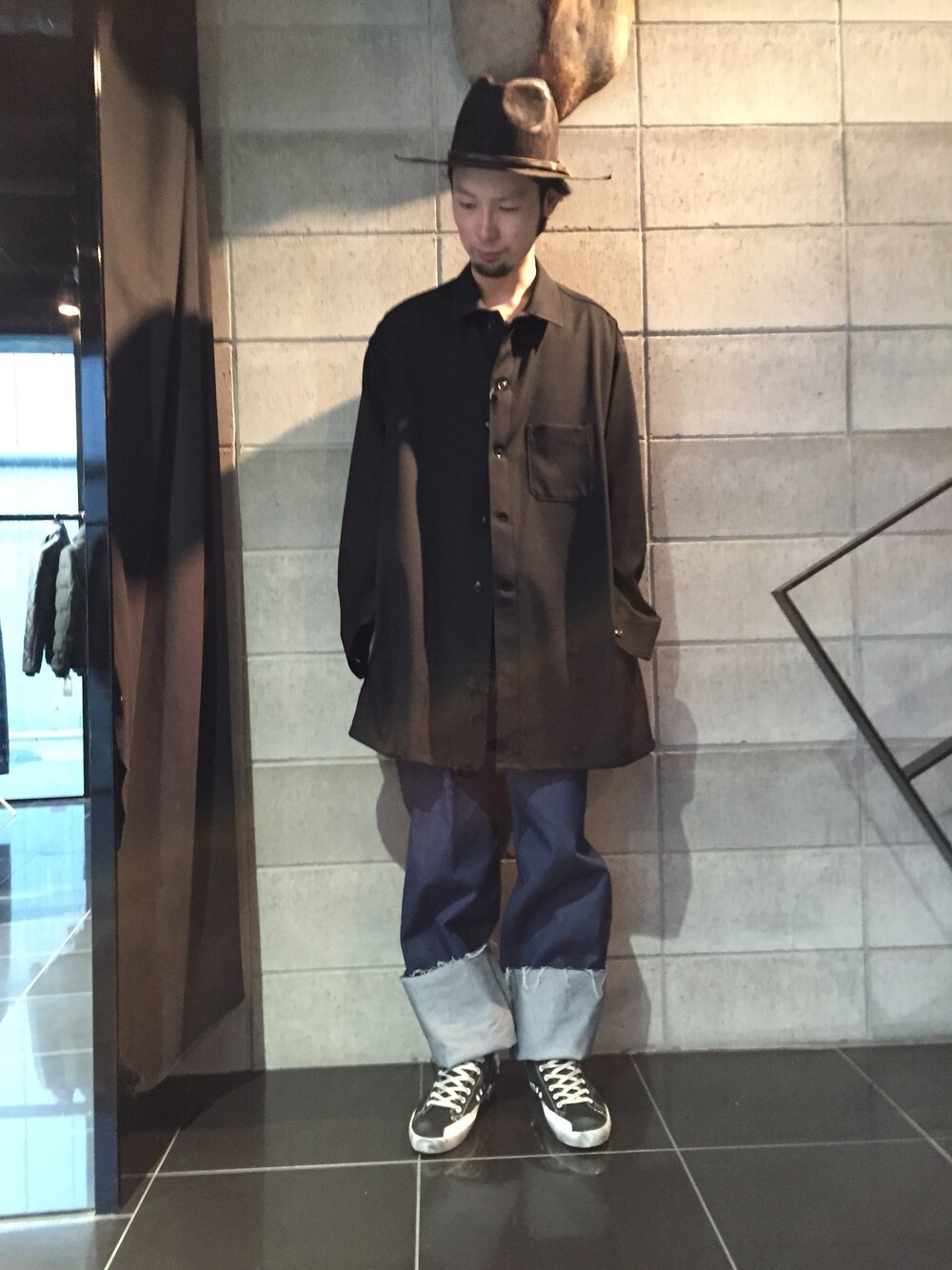 「LHP、yohjiyamamoto、sulvam、GOLDEN GOOSE、黒、ラフ、ブラック、春コーデ」｜「GOLDEN GOOSEのアイテム（スニーカー、ブラック系）」を使った、shintaro itoさん（メンズ・173cm）の冬コーディネートの1枚目の写真