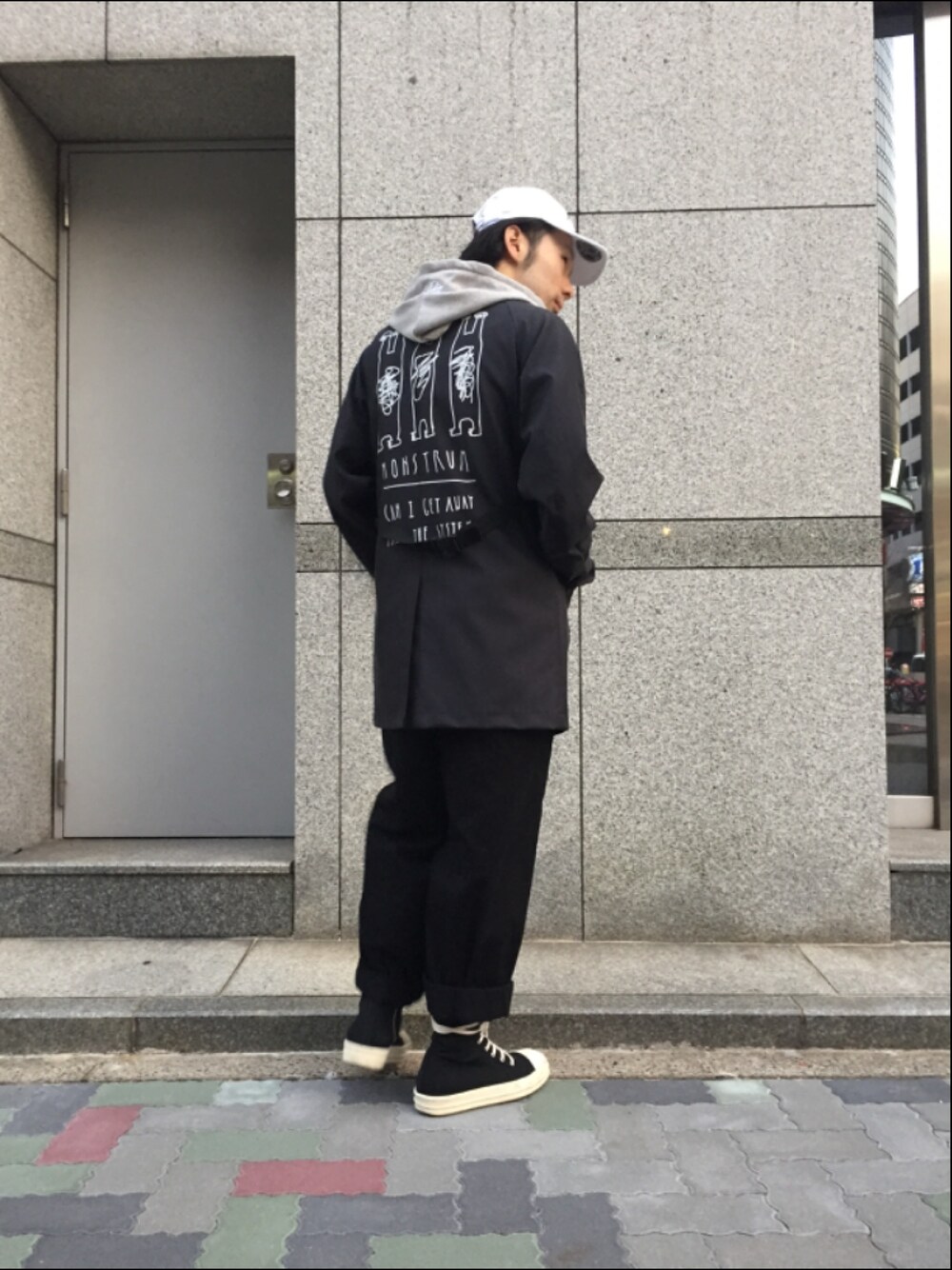 「DIMMAK、RAF SIMONS、drkshdw、KaneZ、ストリート、スニーカー、ブラック、ワイドパンツ、パーカー、春コーデ」｜「DRKSHDWのアイテム（スニーカー、ブラック系）」を使った、shintaro itoさん（メンズ・173cm）の春コーディネートの1枚目の写真
