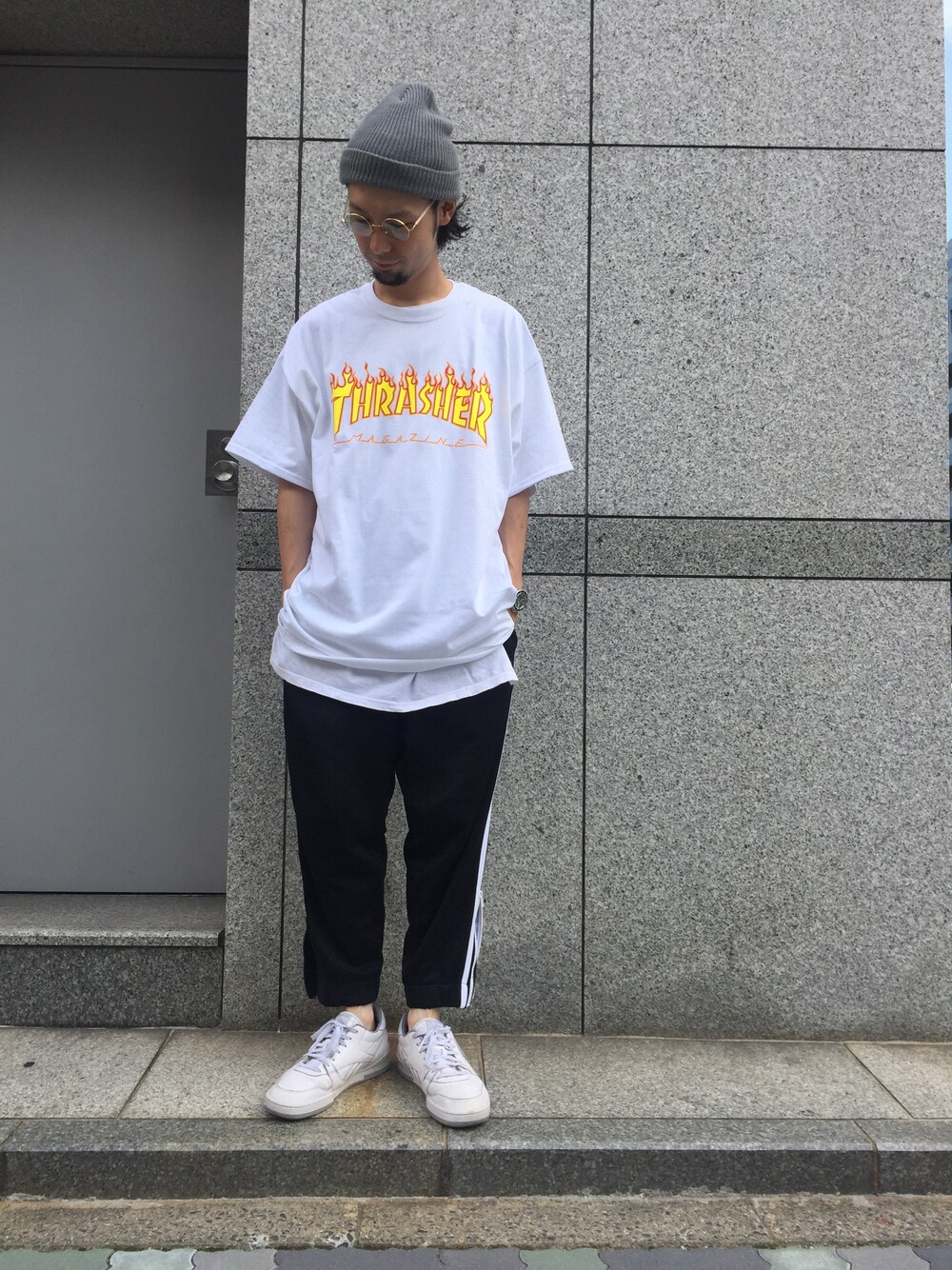 「LHP、THRASHER、Y-3、gosharubchinskiy、夏コーデ、Tシャツ、イージーパンツ、ゆるコーデ」｜「Gosha Rubchinskiyのアイテム（スニーカー、ホワイト系）」を使った、shintaro itoさん（メンズ・173cm）の夏コーディネートの1枚目の写真