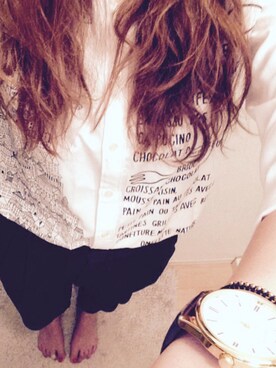 「rivet & surge（リベットアンドサージ）のアイテム（シャツ/ブラウス、ホワイト系）」を使った、HIROKAさん（レディース・163cm）の秋コーディネート