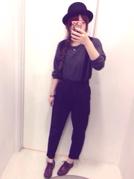 「黒パンツ」｜「アイテム（サロペット/オーバーオール）」を使った、りなこさん（レディース・157cm）の秋コーディネート