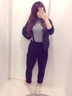 「黒パンツ」｜「アイテム（サロペット/オーバーオール）」を使った、りなこさん（レディース・157cm）の秋コーディネート