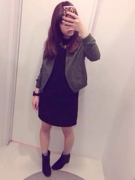 「黒ワンピ」｜「アイテム（ブルゾン）」を使った、りなこさん（レディース・157cm）の冬コーディネート