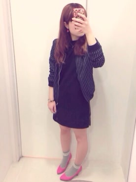 「黒ワンピ」｜「アイテム（ブルゾン）」を使った、りなこさん（レディース・157cm）の春コーディネート