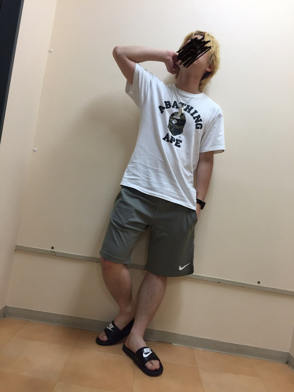 「夏コーデ」｜「A BATHING APEのアイテム（Tシャツ/カットソー、ホワイト系）」を使った、Mutowwwwwさん（メンズ・163cm）の夏コーディネートの1枚目の写真