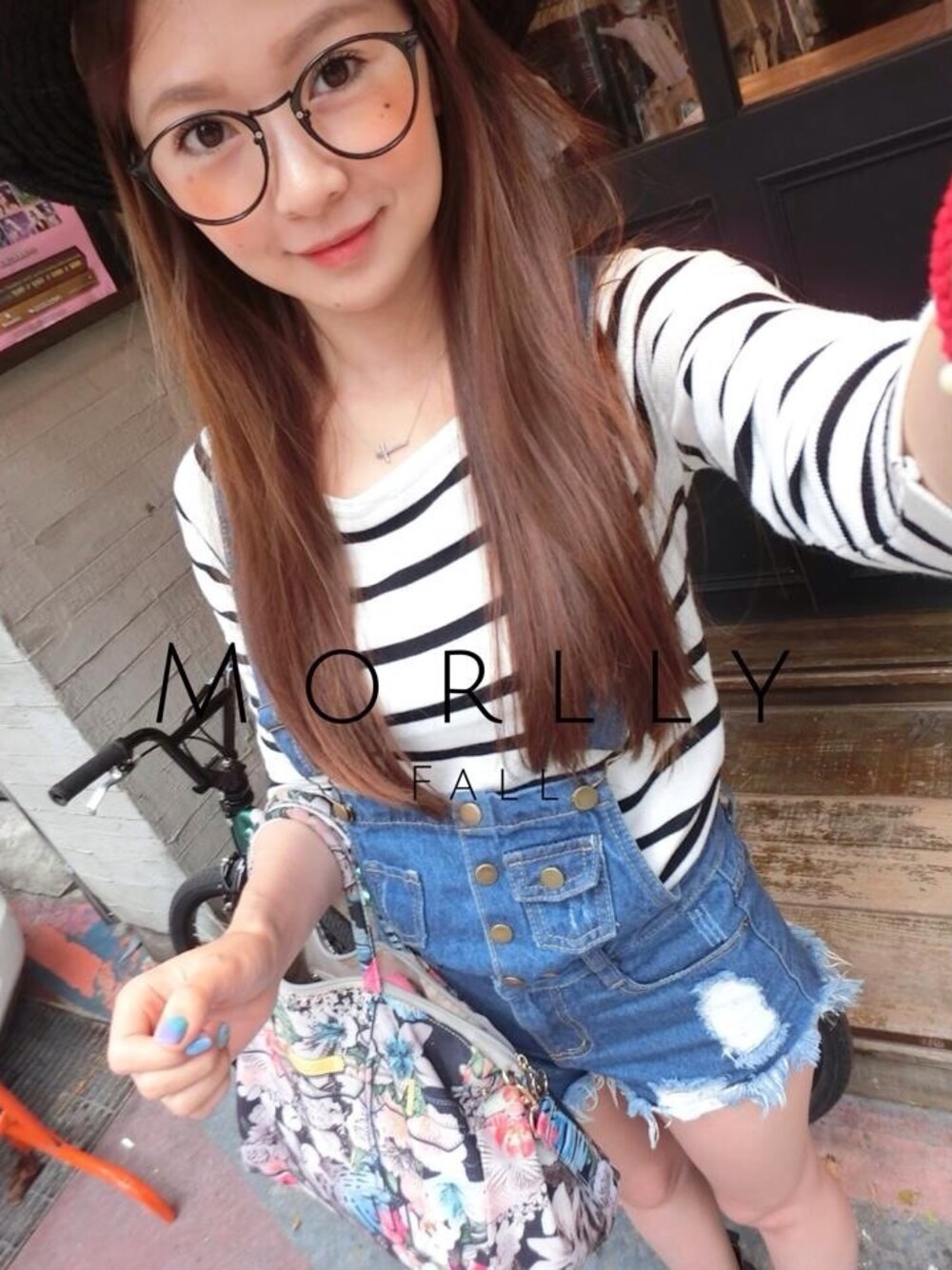 「morlly、outfit、fashion、stripe、denim、glasses、blue、條紋、Taiwan」｜「Morllyのアイテム（サロペット/オーバーオール、ブルー系）」を使った、Morllyさん（レディース・161cm）の秋コーディネートの1枚目の写真
