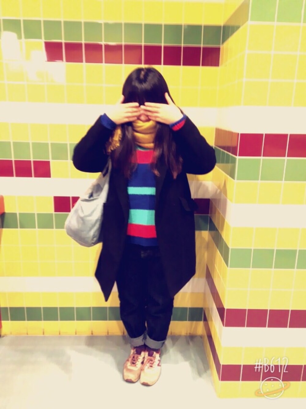 「カラフル、WEGO、w closet、New Balance」｜「WEGOのアイテム（ニット/セーター、その他）」を使った、もりみおさん（レディース・156cm）の冬コーディネートの1枚目の写真