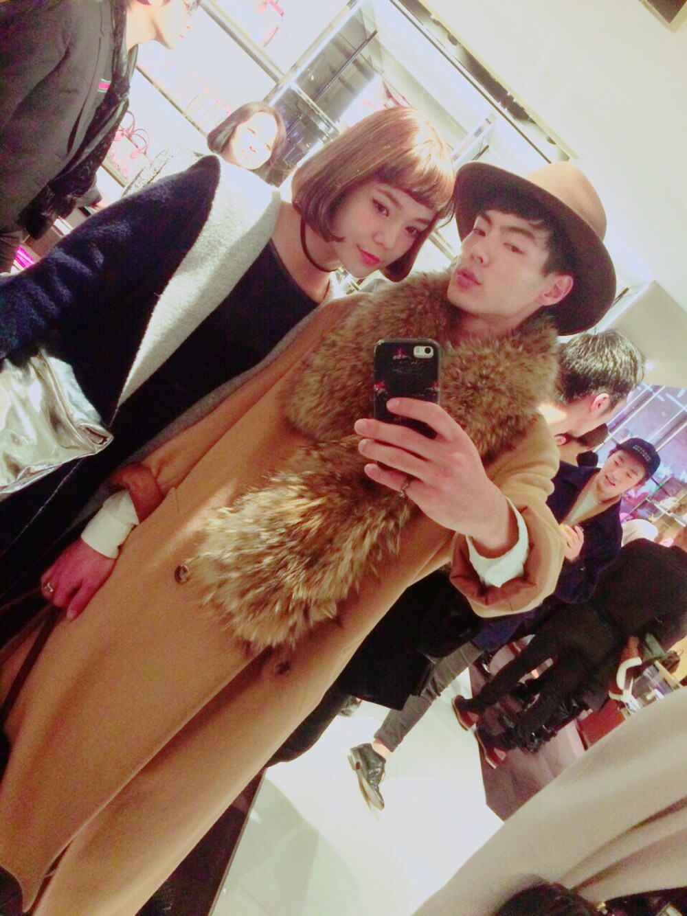 「GUCCI、PARTY、ロングコート」｜「GIANFRANCO FERREのアイテム（チェスターコート、ベージュ系）」を使った、Ｔａｋｕｍａ  Ｉｗａｓａｋｉさん（メンズ・178cm）の秋コーディネートの1枚目の写真