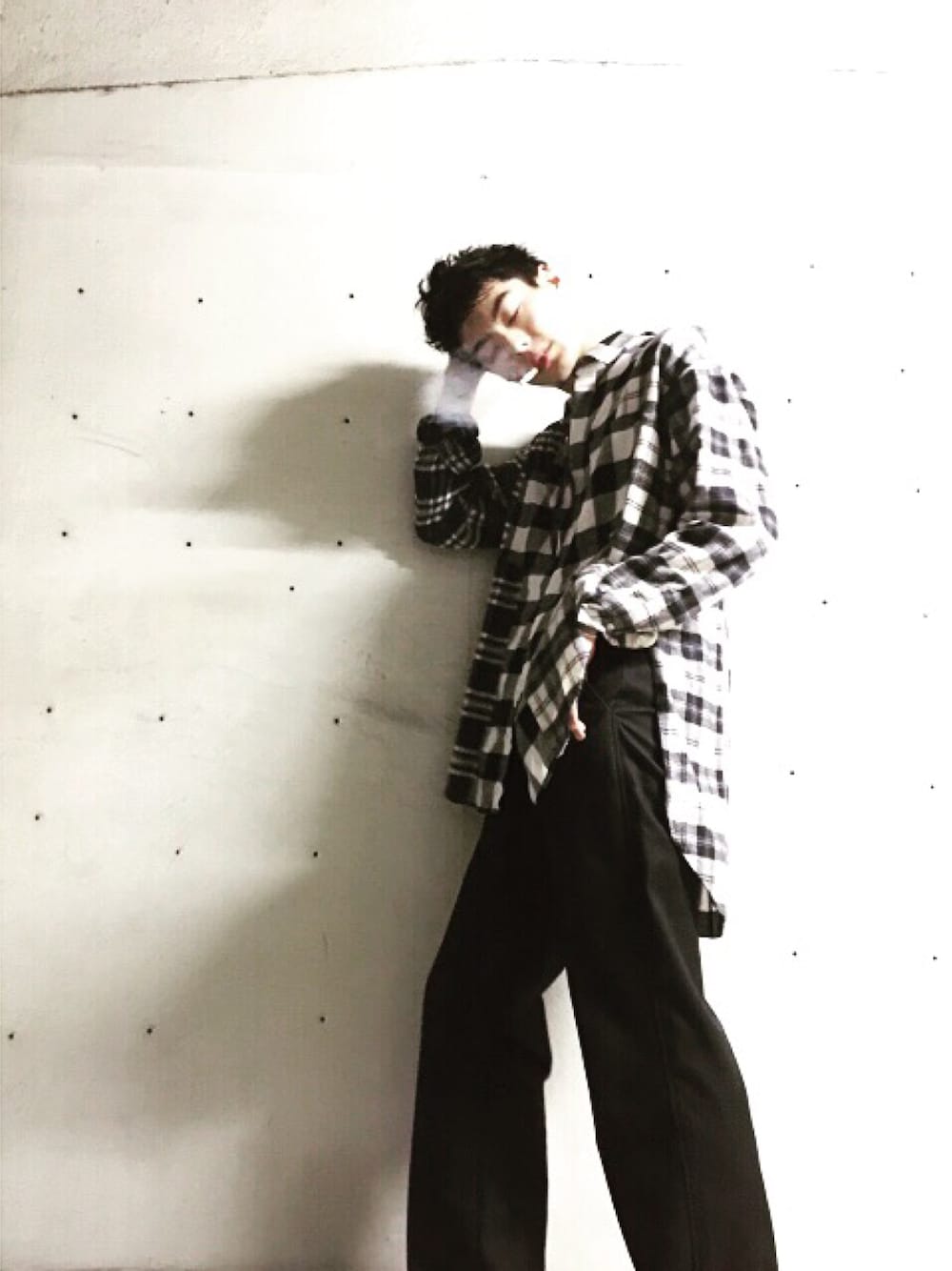 「gvgv、OPENING CEREMONY、ロングシャツ」｜「G.V.G.V.のアイテム（シャツ/ブラウス、ブラック系）」を使った、Ｔａｋｕｍａ  Ｉｗａｓａｋｉさん（メンズ・178cm）の冬コーディネートの1枚目の写真