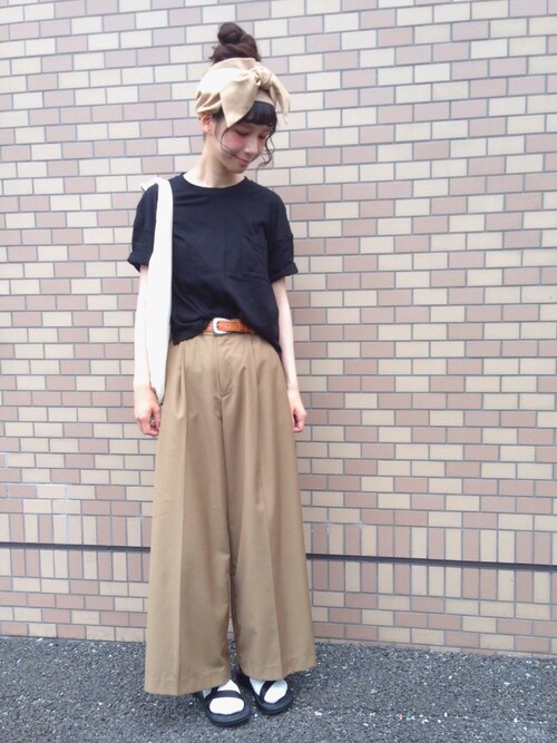 黒×カーキの組み合わせ