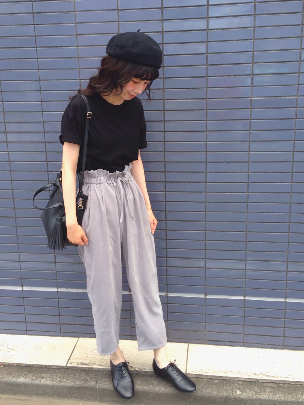 「黒、グレー、ベレー帽、黒Tシャツ、Tシャツ、オックスフォードシューズ、ユニクロ、UNIQLO、カオリノモリ、黒髪」｜「kaorinomoriの【雑誌mina11月号/ar10月号掲載】【カオリノモリ】 オーク2015（ハンチング/ベレー帽、ブラック系）」を使った、ぱぴぷぺぽこちゃんさん（レディース・162cm）の夏コーディネートの1枚目の写真