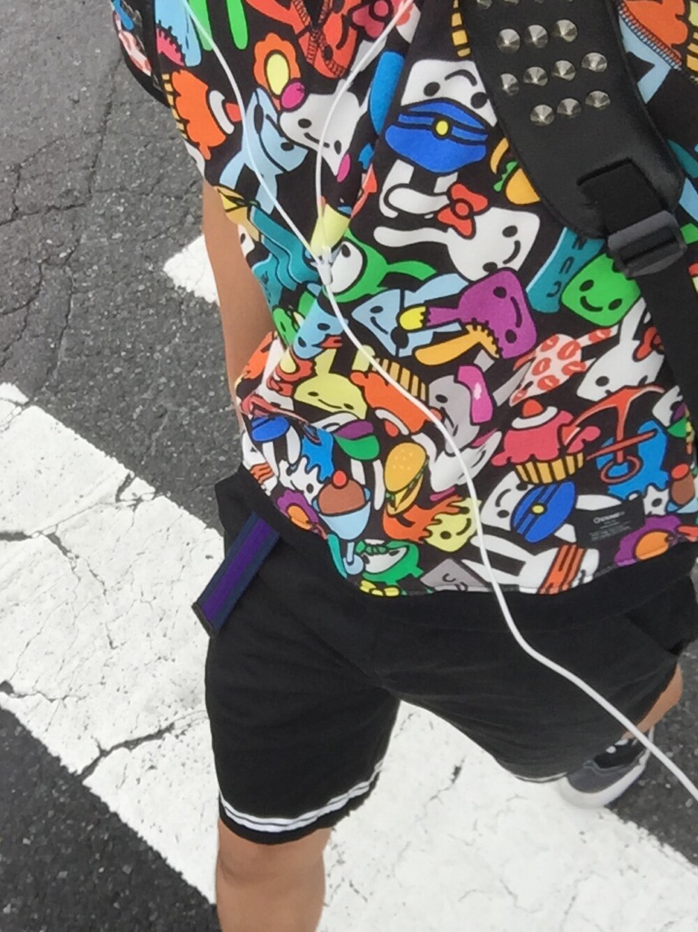 「半袖スウェット、ごちゃごちゃ、ストリート、スケータースタイル、ショーツ、made in japan、ウィングチップシューズ、street、バックパック」｜「CUNEのごちゃごちゃ半袖スウェット（スウェット、ブラック系）」を使った、しぶきさん（メンズ・170cm）の夏コーディネートの1枚目の写真