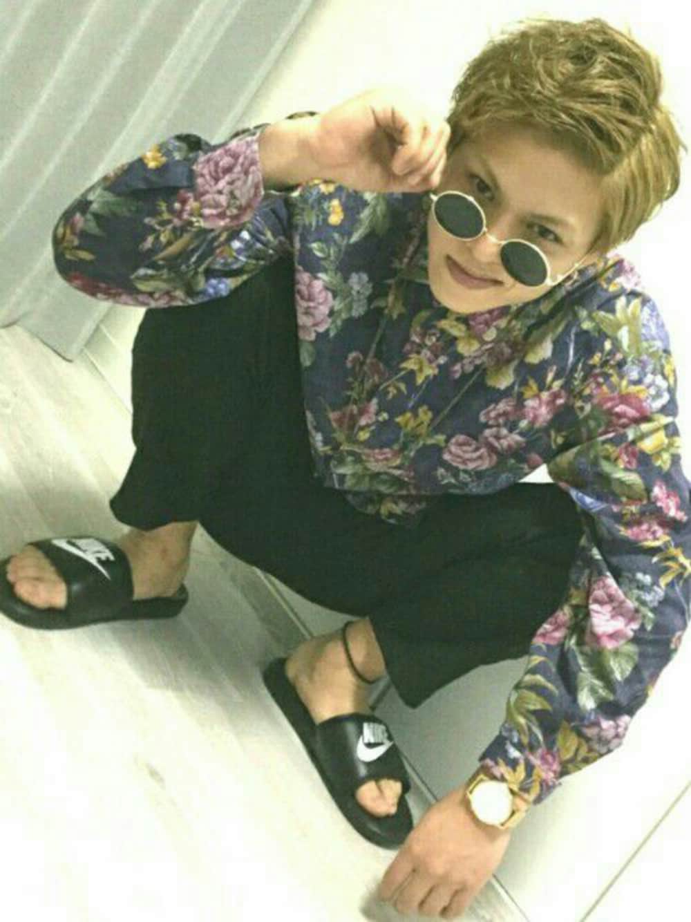 その他のシャツ/ブラウス、ブラック系のサンダル、その他のその他を着用したメンズの夏コーディネートの1枚目の写真