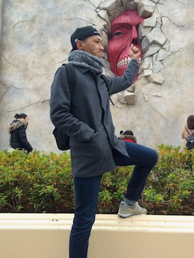 「USJ」｜「アイテム（ステンカラーコート）」を使った、まさやさん（メンズ・180cm）の冬コーディネート