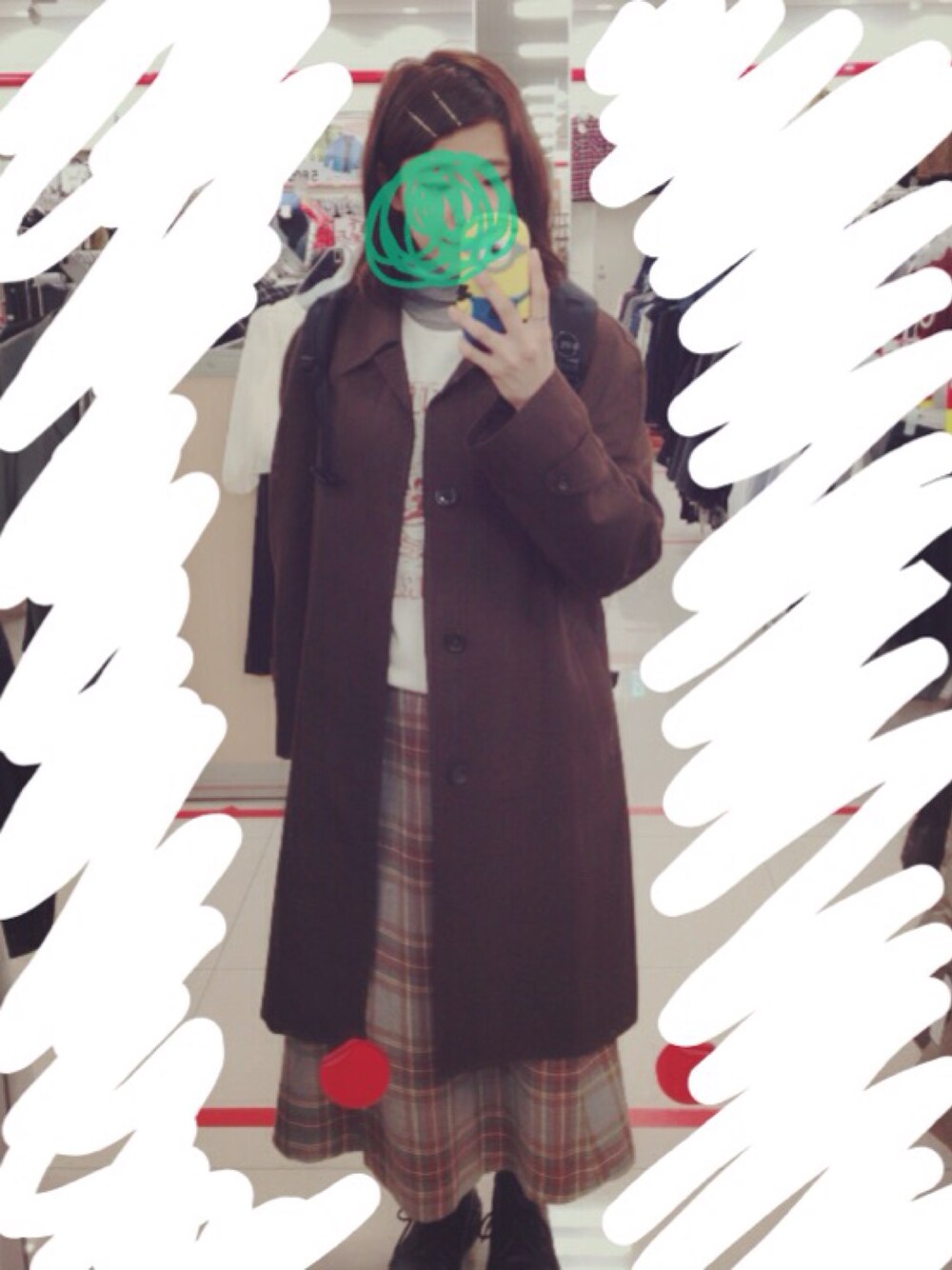 「古着、アークテリクス、タイトスカート、スウェット、黒リュック、チェスターコート、Dr.Martens」｜「おじいちゃんののアイテム（チェスターコート、ブラウン系）」を使った、somaさん（レディース・168cm）の秋コーディネートの1枚目の写真