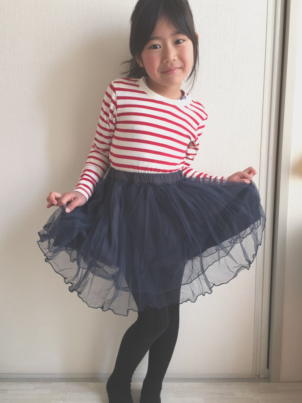 「おんなのこ、キッズコーデ、petit main、REDDY APPLESEED」｜「REDDY APPLESEEDのハートエルボーボーダー長袖Ｔ（Tシャツ/カットソー、レッド系）」を使った、Mhy725さん（キッズ・110cm）の春コーディネートの1枚目の写真