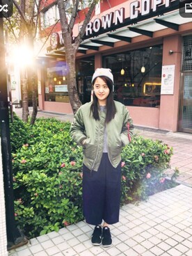 「carhartt」｜「アイテム（MA-1）」を使った、Abbie Chiangさん（レディース・159cm）の秋コーディネート